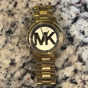 Beautiful Women’s Michael Kors watch!